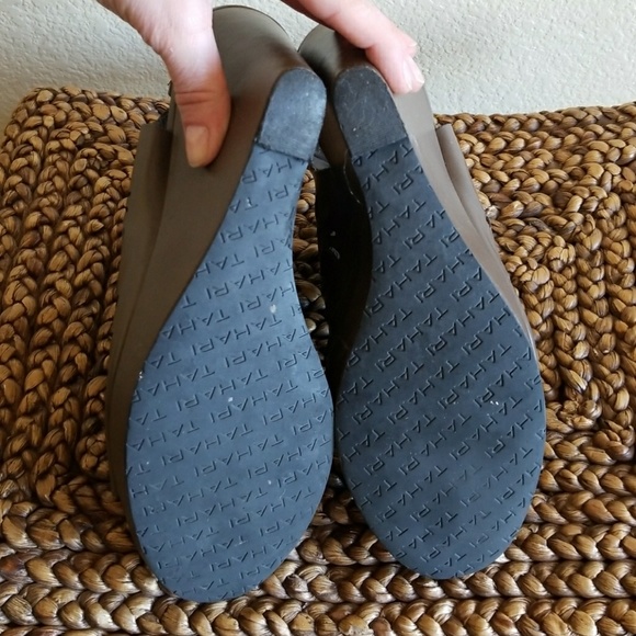 Elie Tahari, Dark taupe wedges - Picture 5 of 7